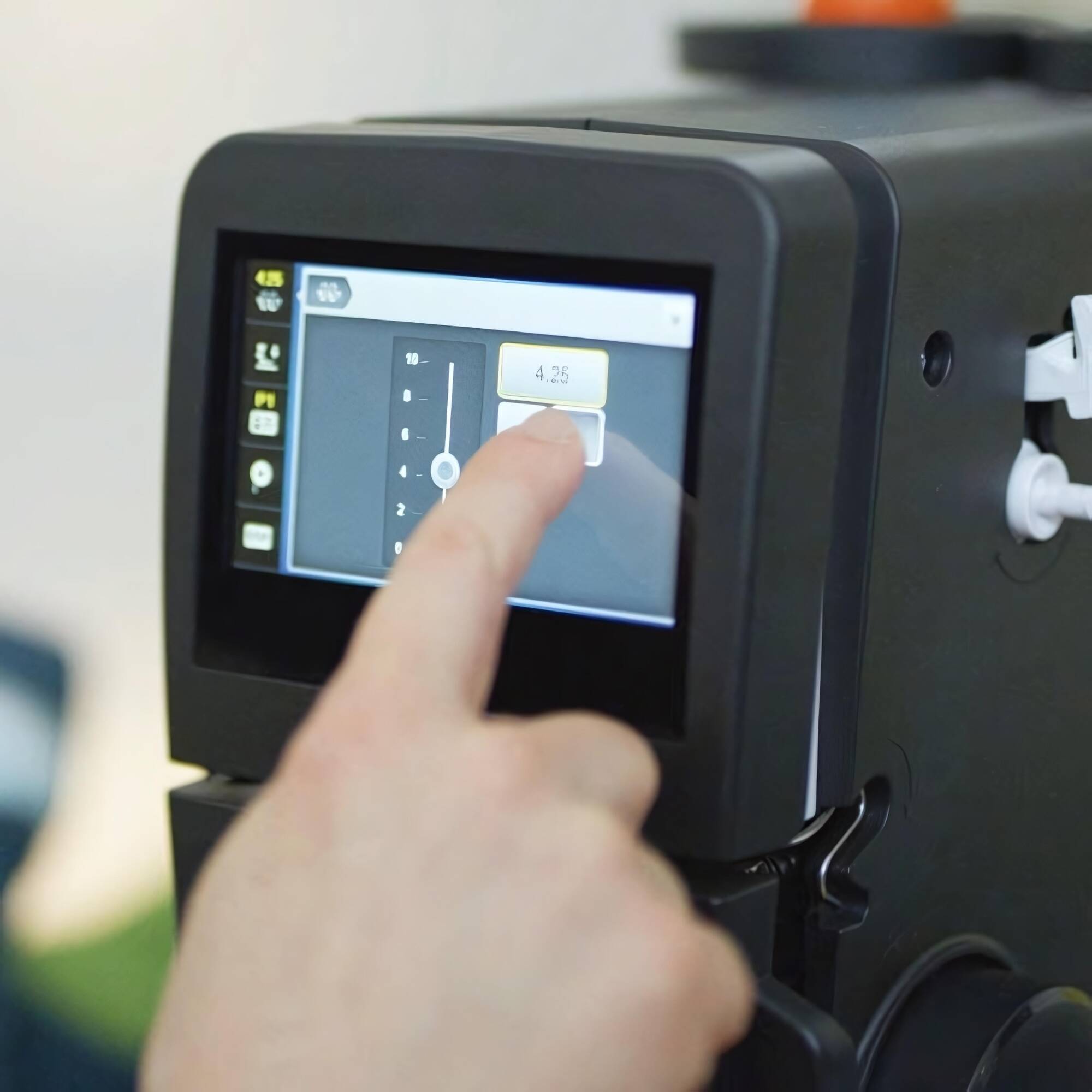 BERNINA Q24 Long Arm Quilting Machine with Frame | Meissner Sewing